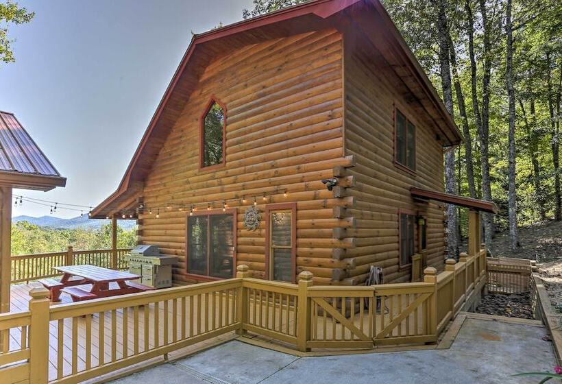 Lovely Log Cabin + Bunkhouse W/ Views & Yard!