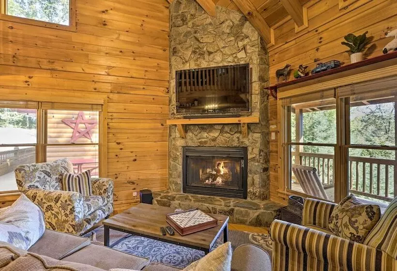 Lovely Log Cabin + Bunkhouse W/ Views & Yard!