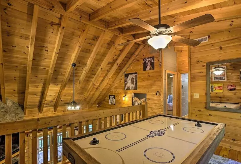 Lovely Log Cabin + Bunkhouse W/ Views & Yard!