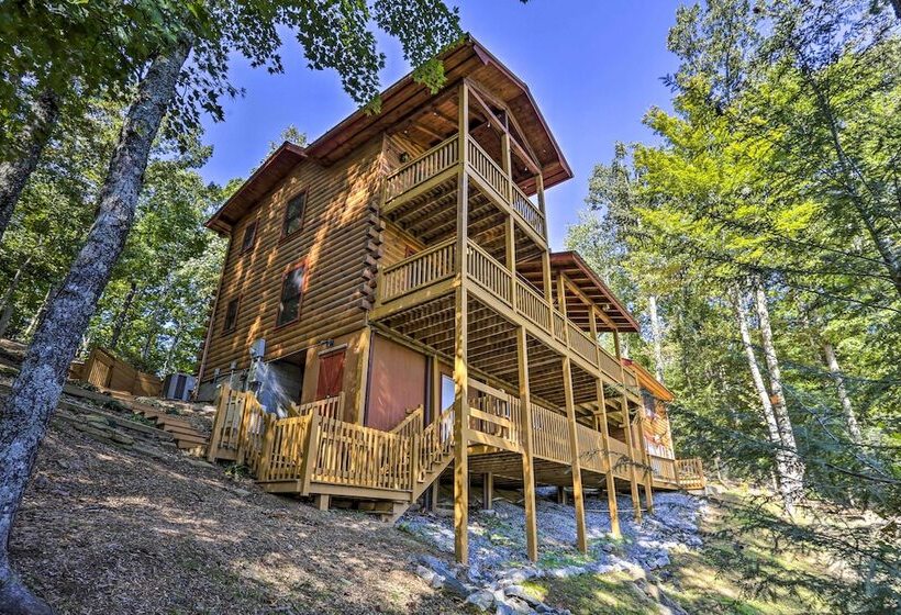 Lovely Log Cabin + Bunkhouse W/ Views & Yard!
