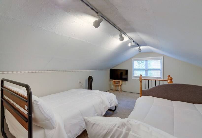 Riverdale Retreat W/ Private Pool & Game Room!