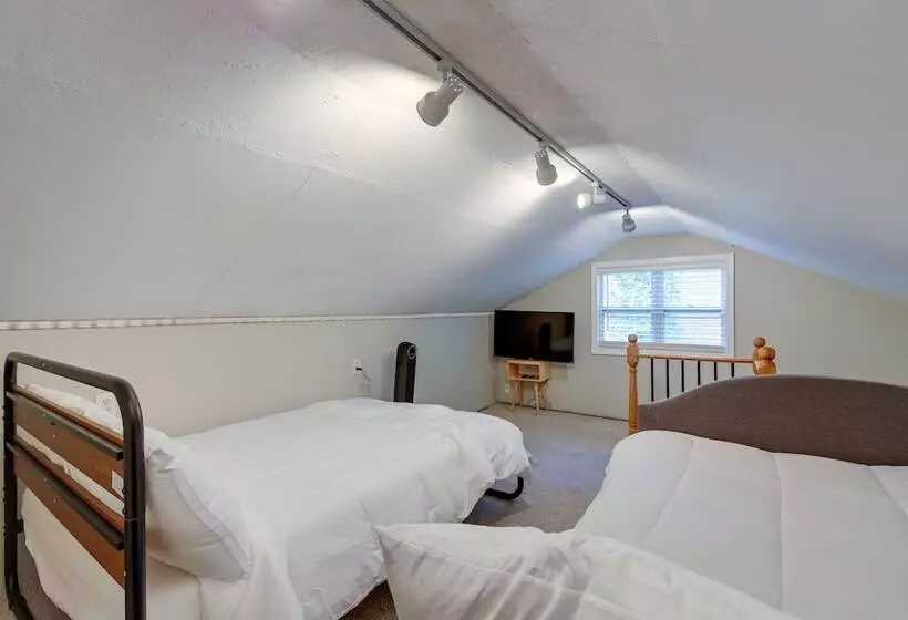 Riverdale Retreat W/ Private Pool & Game Room!