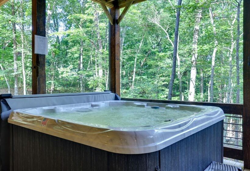 Luxe Morganton Cabin: Hot Tub, Fire Pit, Game Room