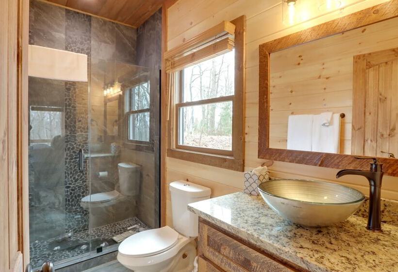 Luxe Morganton Cabin: Hot Tub, Fire Pit, Game Room
