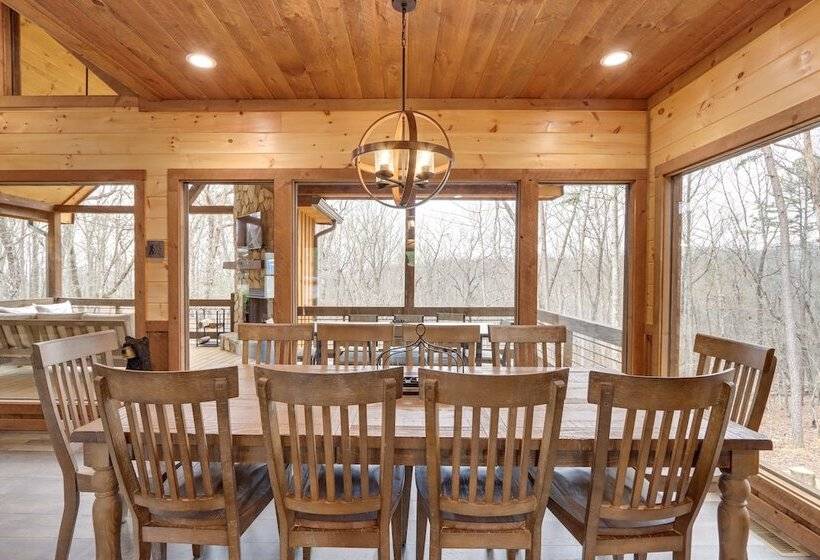 Luxe Morganton Cabin: Hot Tub, Fire Pit, Game Room
