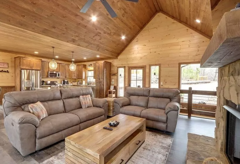 Luxe Morganton Cabin: Hot Tub, Fire Pit, Game Room