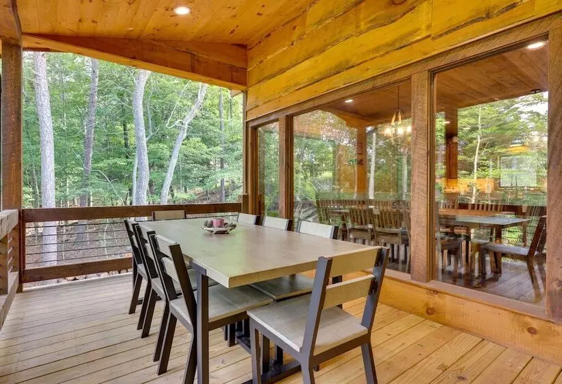 Luxe Morganton Cabin: Hot Tub, Fire Pit, Game Room
