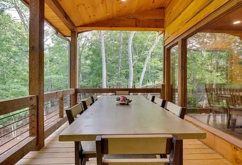 Luxe Morganton Cabin: Hot Tub, Fire Pit, Game Room