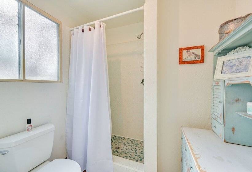 Spacious Munds Park Cabin W/ Golf Course Views