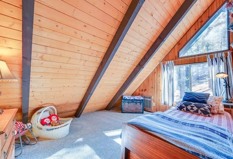 Spacious Munds Park Cabin W/ Golf Course Views