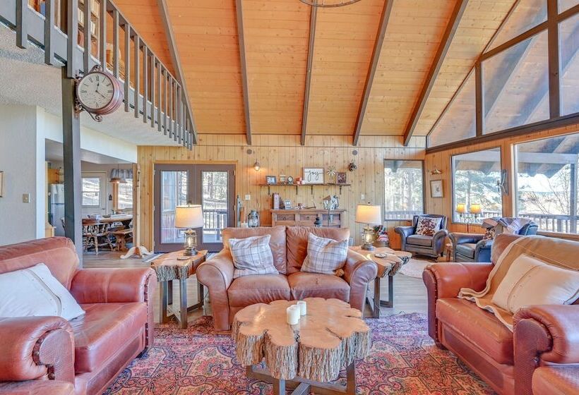 Spacious Munds Park Cabin W/ Golf Course Views