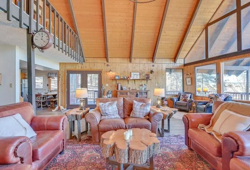 Spacious Munds Park Cabin W/ Golf Course Views