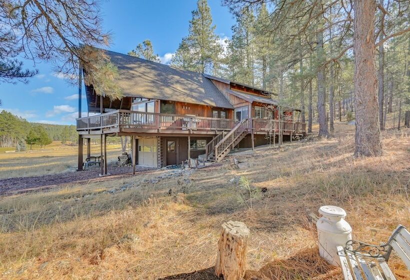 Spacious Munds Park Cabin W/ Golf Course Views