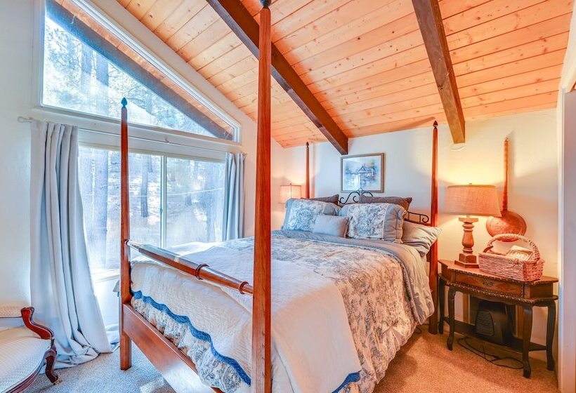 Spacious Munds Park Cabin W/ Golf Course Views