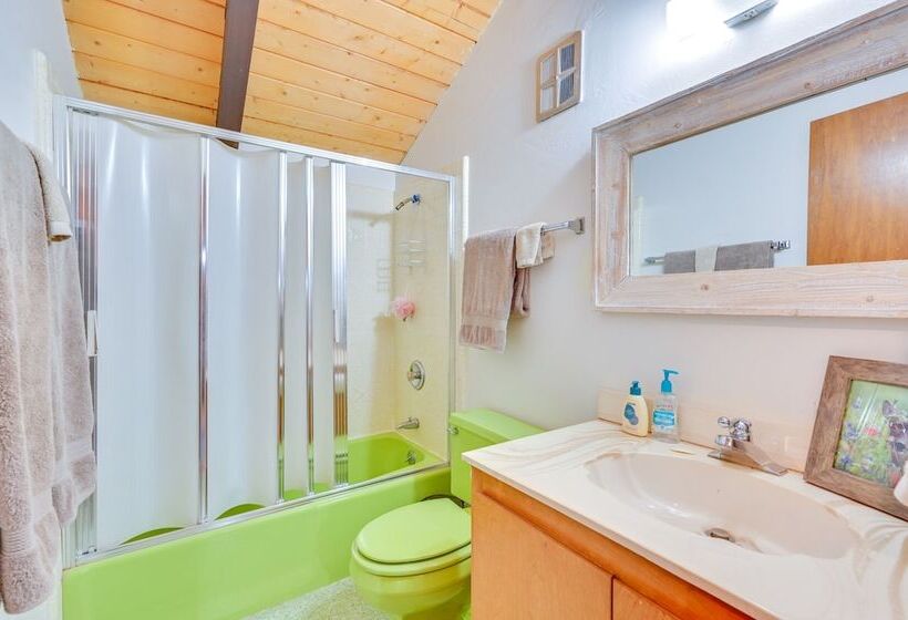 Spacious Munds Park Cabin W/ Golf Course Views