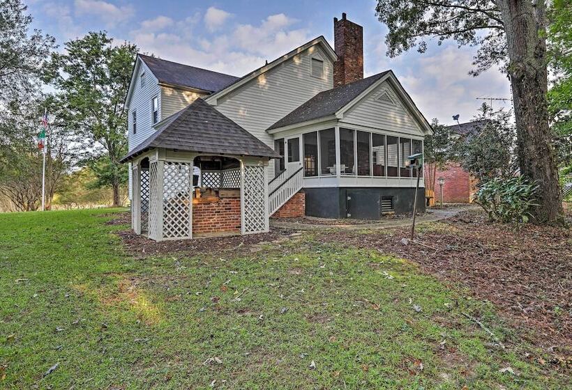 Newnan Retreat On 95 Acres: Hike, Bike & More