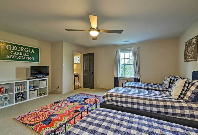 Newnan Retreat On 95 Acres: Hike, Bike & More