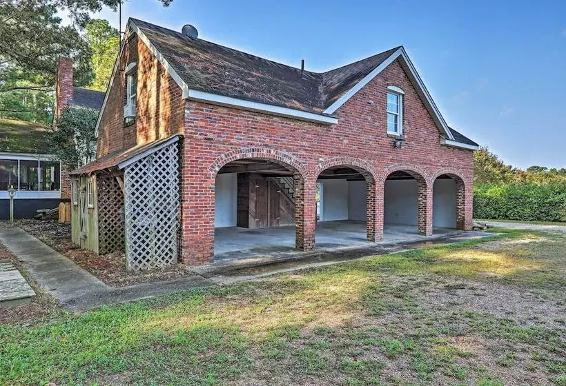 Newnan Retreat On 95 Acres: Hike, Bike & More