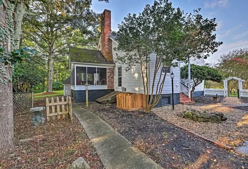 Newnan Retreat On 95 Acres: Hike, Bike & More