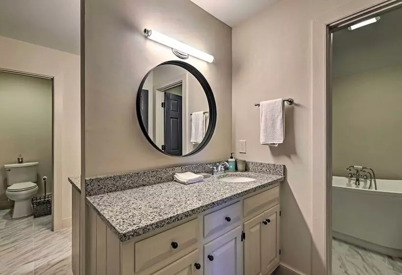 Newnan Retreat On 95 Acres: Hike, Bike & More