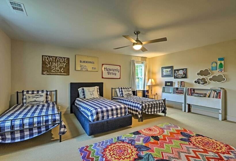 Newnan Retreat On 95 Acres: Hike, Bike & More