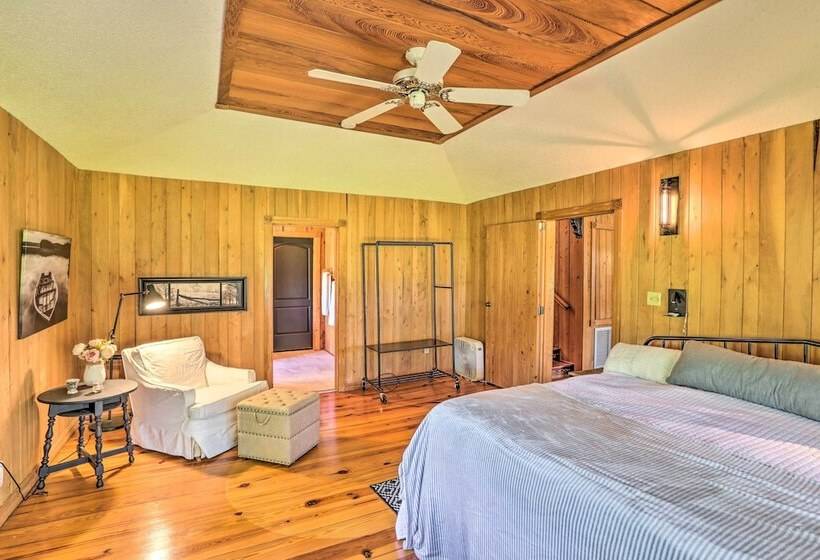 Peaceful Cairo Farmhouse W/ Barn & Fire Pit