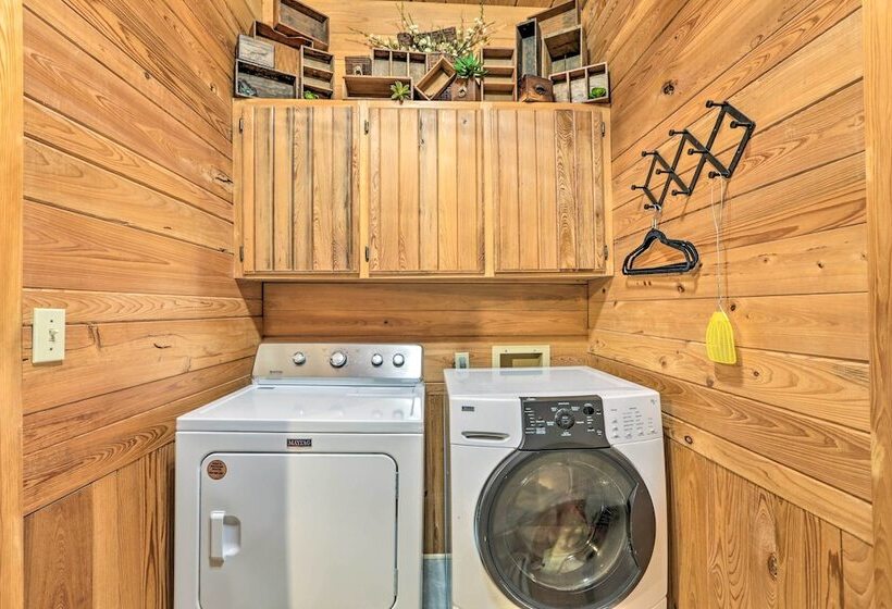 Peaceful Cairo Farmhouse W/ Barn & Fire Pit