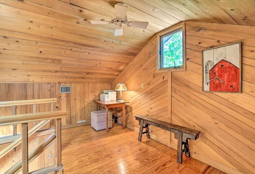 Peaceful Cairo Farmhouse W/ Barn & Fire Pit