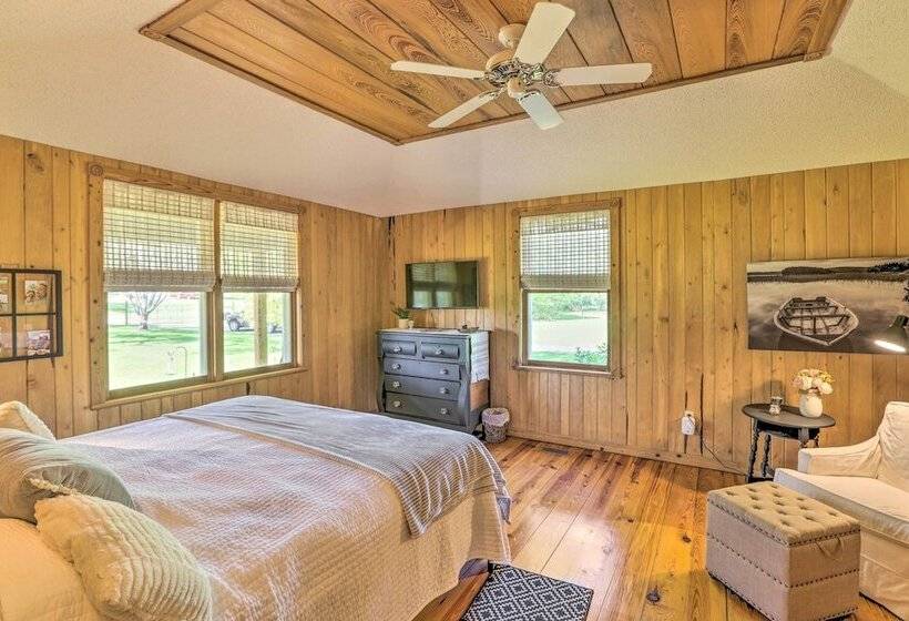 Peaceful Cairo Farmhouse W/ Barn & Fire Pit