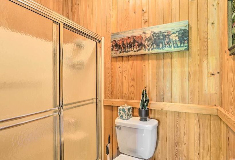 Peaceful Cairo Farmhouse W/ Barn & Fire Pit