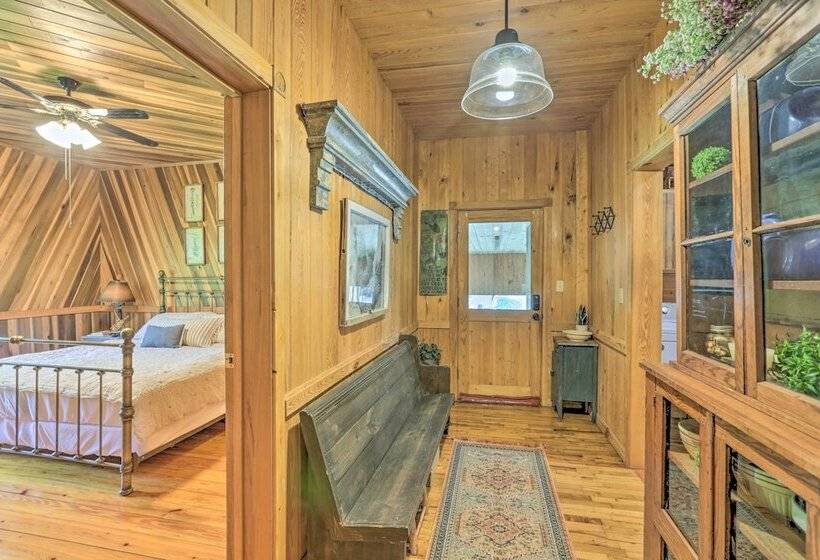 Peaceful Cairo Farmhouse W/ Barn & Fire Pit