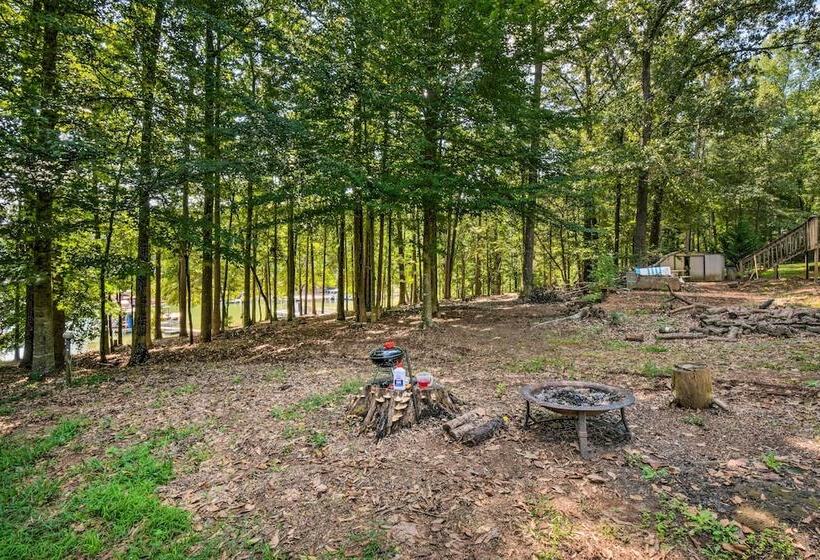 Peaceful Lake Hartwell Hideaway W/ Boat Dock!