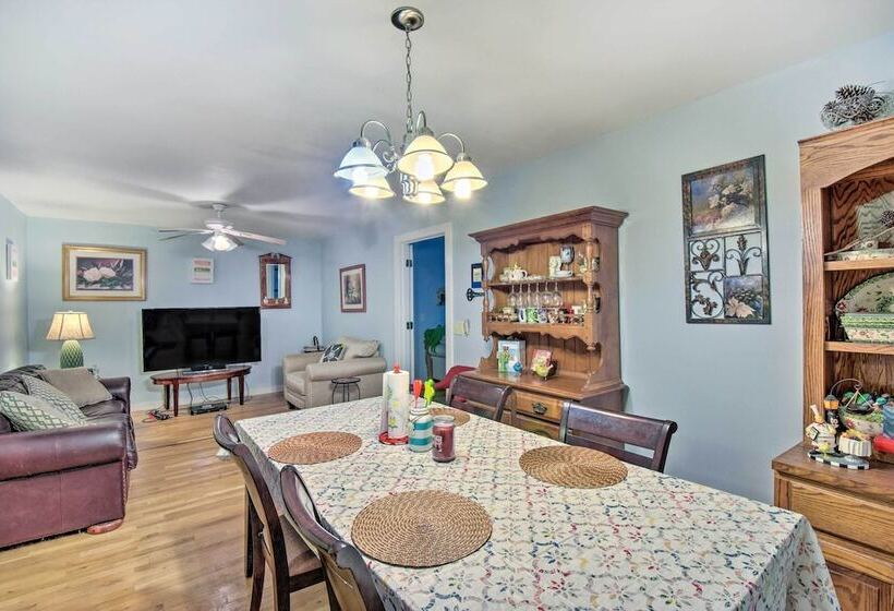 Peaceful Lake Hartwell Hideaway W/ Boat Dock!