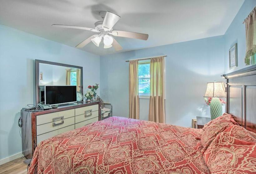 Peaceful Lake Hartwell Hideaway W/ Boat Dock!