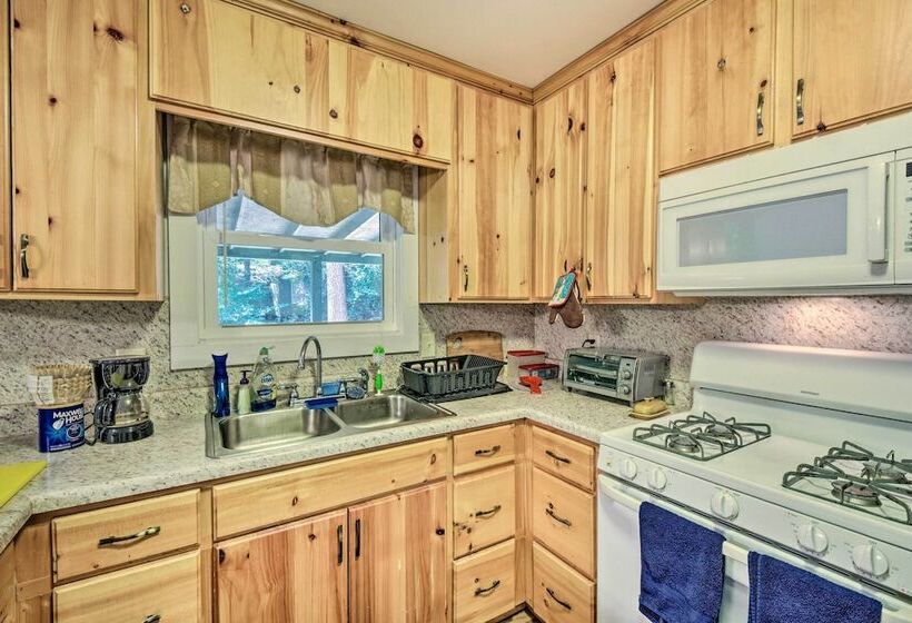 Peaceful Lake Hartwell Hideaway W/ Boat Dock!