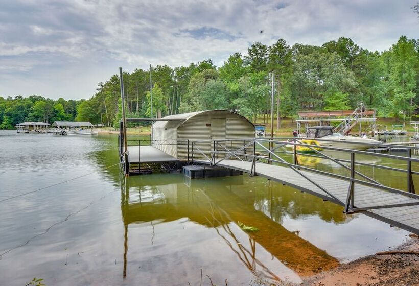 Peaceful Lake Hartwell Hideaway W/ Boat Dock!