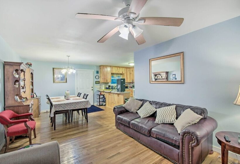 Peaceful Lake Hartwell Hideaway W/ Boat Dock!