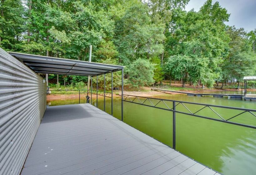 Peaceful Lake Hartwell Hideaway W/ Boat Dock!