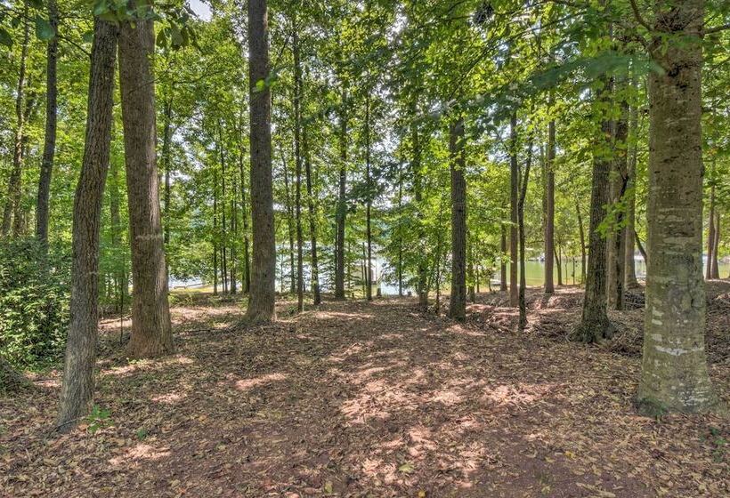 Peaceful Lake Hartwell Hideaway W/ Boat Dock!