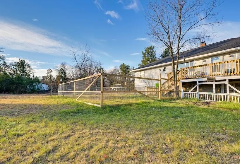 Peaceful Necedah Retreat: 3 Mi To Lakes!