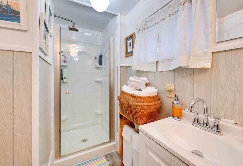 Peaceful Necedah Retreat: 3 Mi To Lakes!