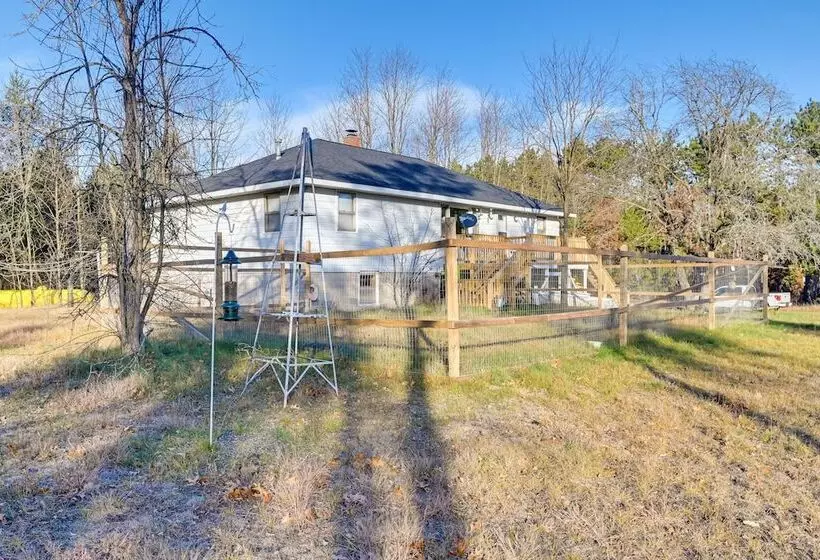 Peaceful Necedah Retreat: 3 Mi To Lakes!