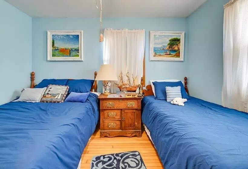 Peaceful Necedah Retreat: 3 Mi To Lakes!