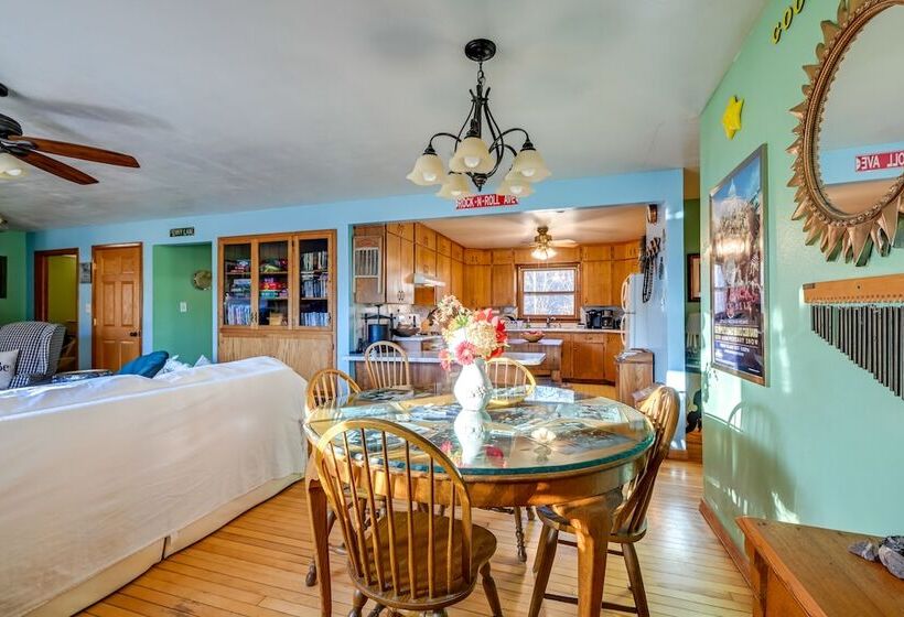 Peaceful Necedah Retreat: 3 Mi To Lakes!