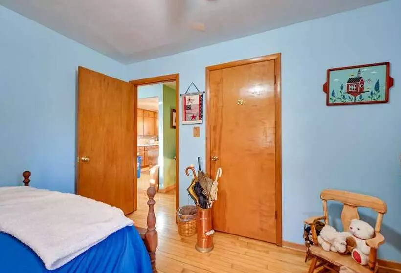 Peaceful Necedah Retreat: 3 Mi To Lakes!