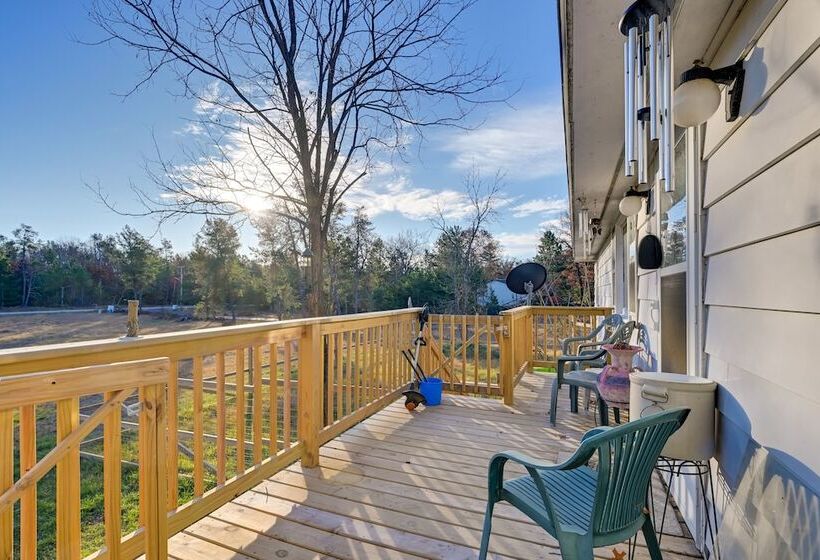 Peaceful Necedah Retreat: 3 Mi To Lakes!