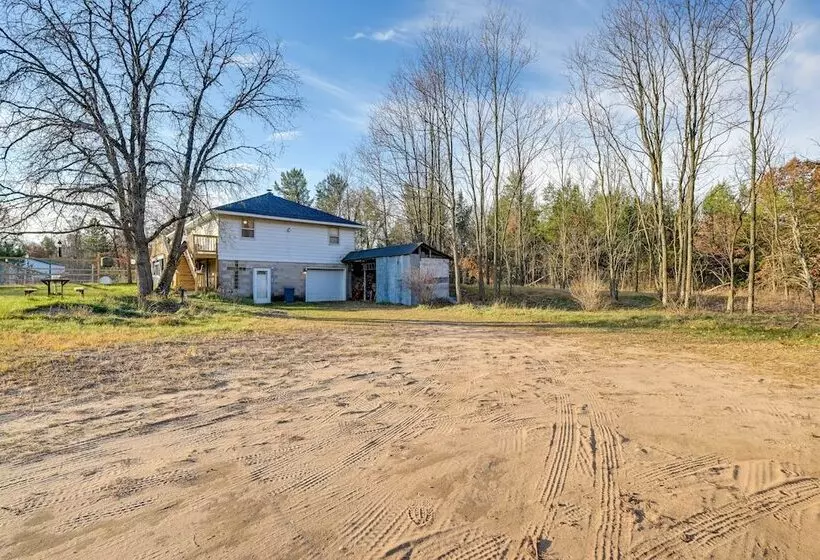 Peaceful Necedah Retreat: 3 Mi To Lakes!