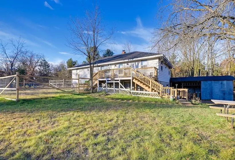 Peaceful Necedah Retreat: 3 Mi To Lakes!