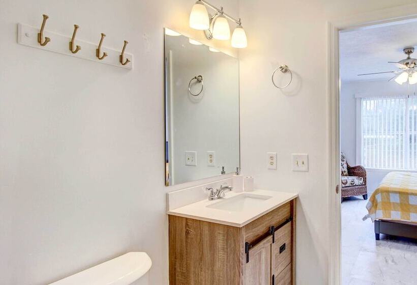 Peaceful Savannah Home   11 Mi To Beaches!