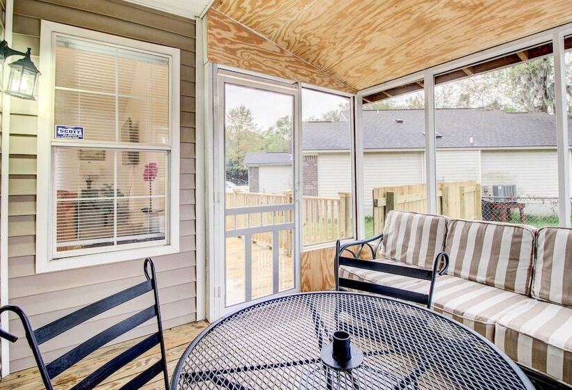 Peaceful Savannah Home   11 Mi To Beaches!